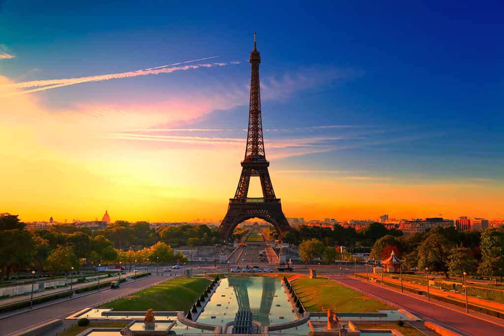 Alba a Parigi, con la Torre Eiffel