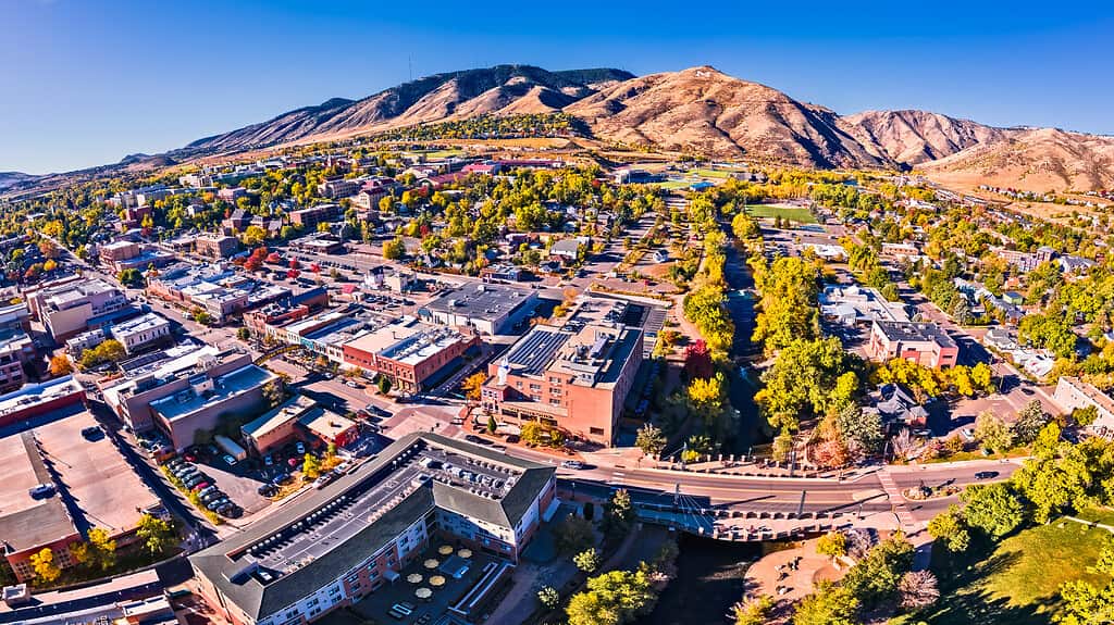 Panorama 16x9 del Colorado dorato dal drone