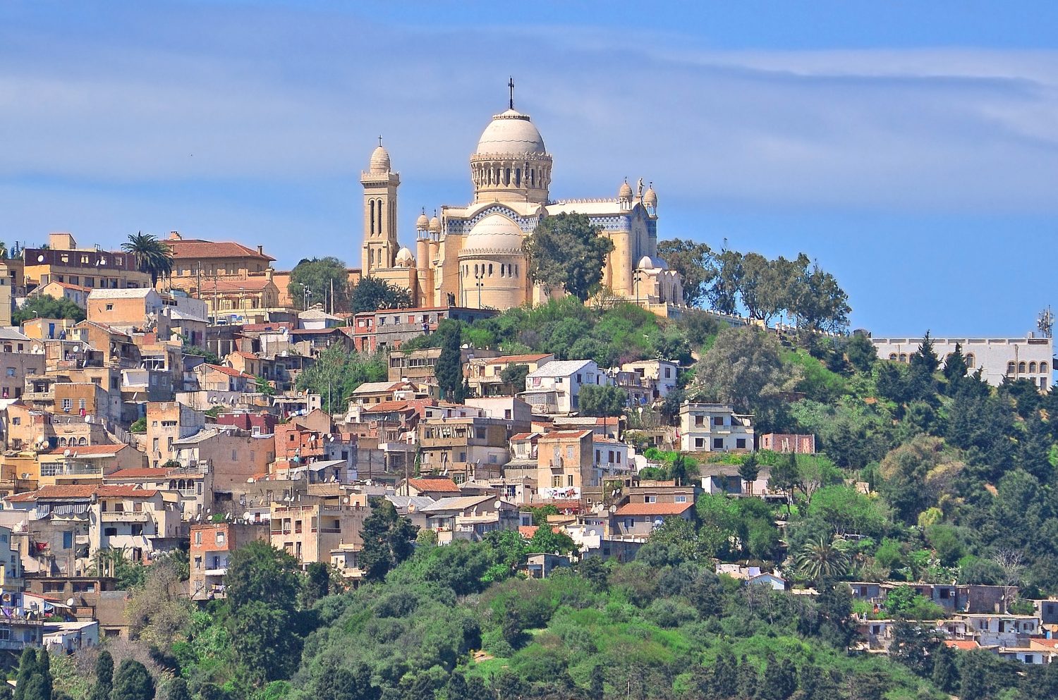 La Basilica cattolica di Nostra Signora d'Africa nella capitale dell'Algeria - Algeri