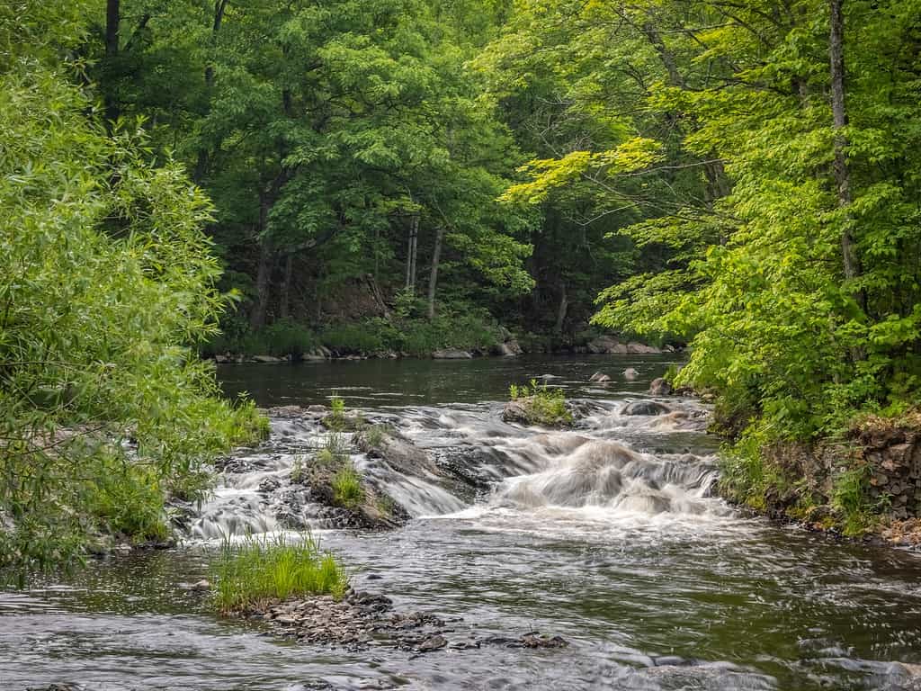 Kimball Park cade sul fiume Montreal nella città di Hurley nel Wisconsin, Stati Uniti