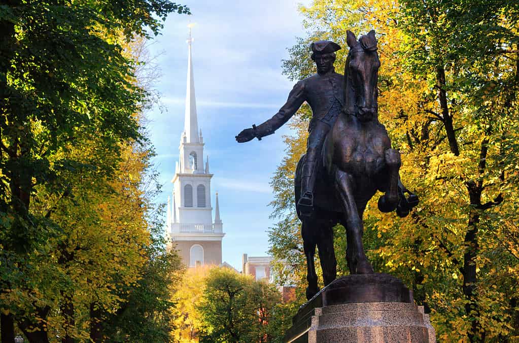 Paul revere Statua e la Old North Church, Boston, Massachusetts