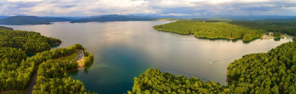 splendide viste panoramiche sul lago Jocassee, Carolina del Sud