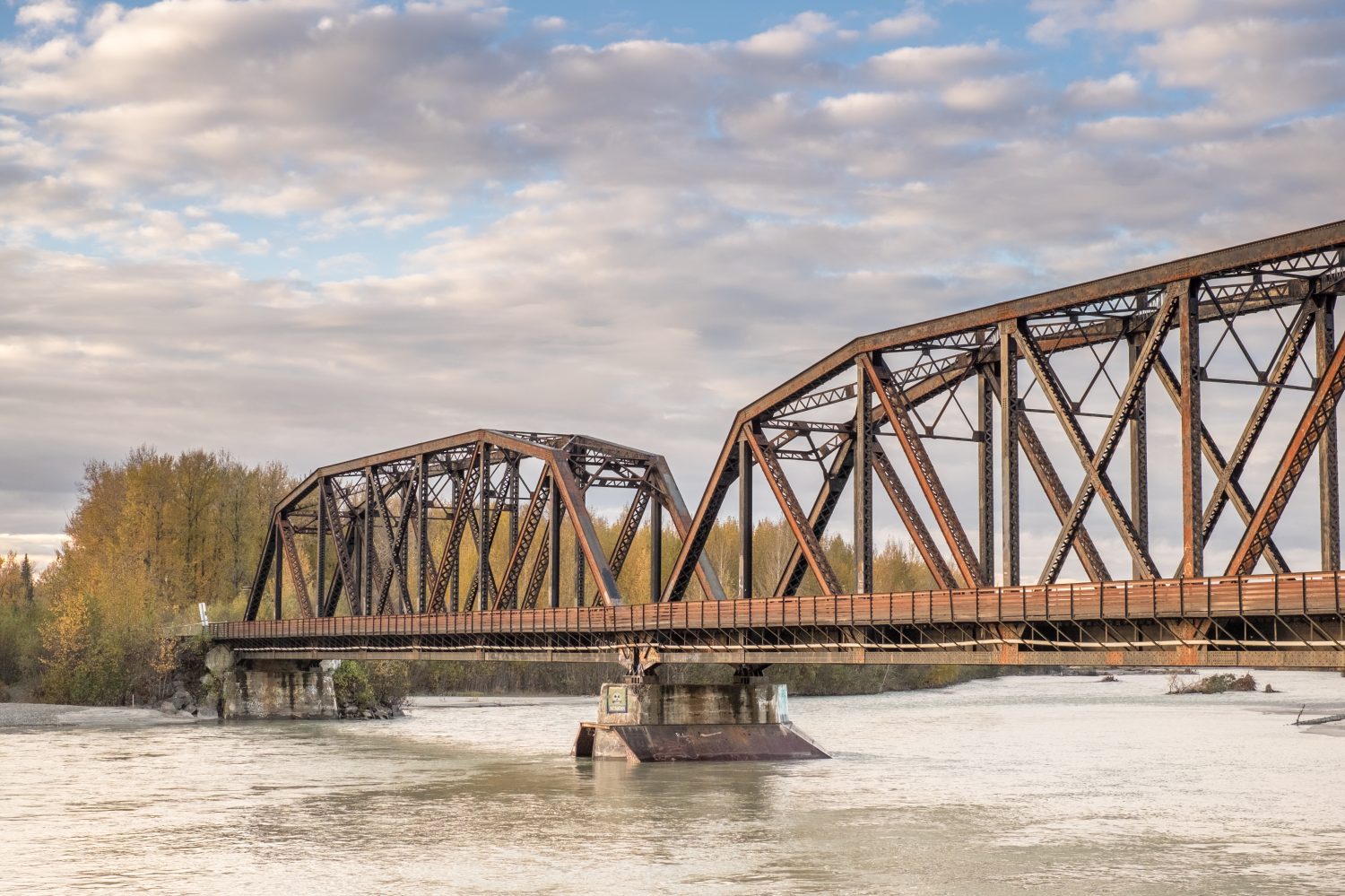 Famoso ponte sul fiume Susitna, ferrovia sul fiume a Talkeetna.  Alaska.