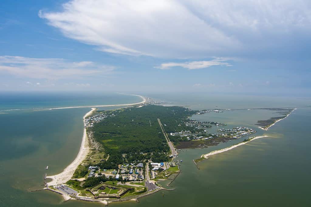 Veduta aerea di Fort Gaines e Dauphin Island, Alabama, nel luglio del 2022