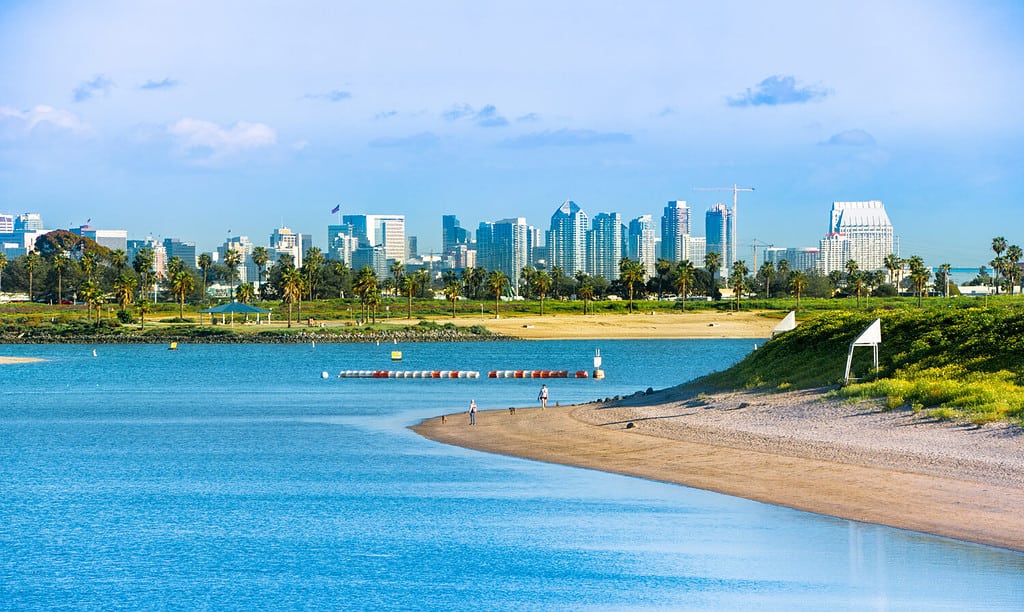 Veduta del centro di San Diego dal Mission Bay Park.  San Diego, California, Stati Uniti.