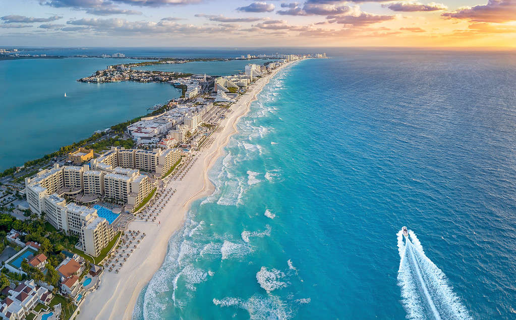 Spiaggia di Cancun con barca