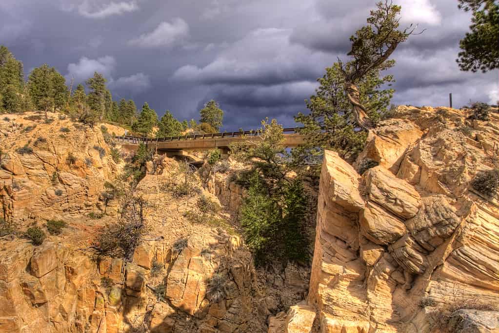 Hells Backbone Bridge - Utah 1500 piedi di profondità su entrambi i lati