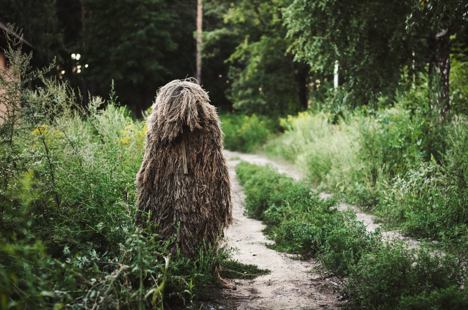 Criptidi dell'Indiana - Speciale tuta mimetica ghillie per cecchini e agenti dell'intelligence.