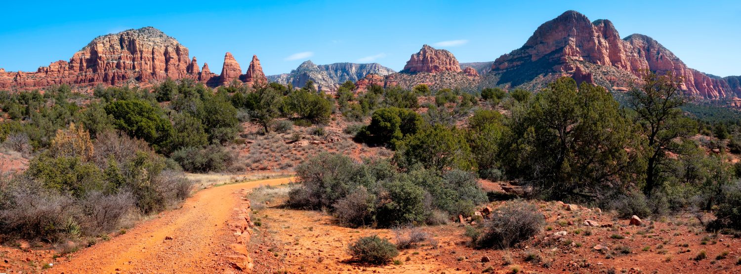 Il sentiero panoramico per escursioni e mountain bike Little Horse si trova a Sedona, in Arizona, e si collega al Bell Rock Trail nelle splendide Red Rocks del deserto di Sedona. 