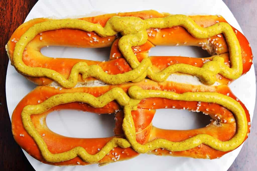 Philly Soft Pretzel con senape piccante marrone