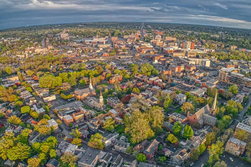 Schenectady è una piccola città nello stato di New York sul Canale Erie