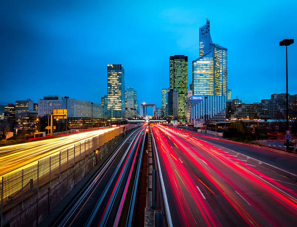 L'autostrada degli affari, Parigi