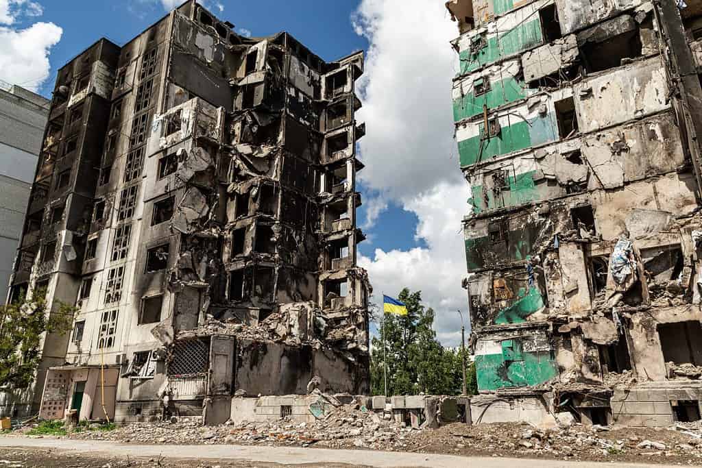 Filmati della distruzione dopo l'occupazione da parte dell'esercito russo e dei combattimenti nella guerra del 2022 in Ucraina