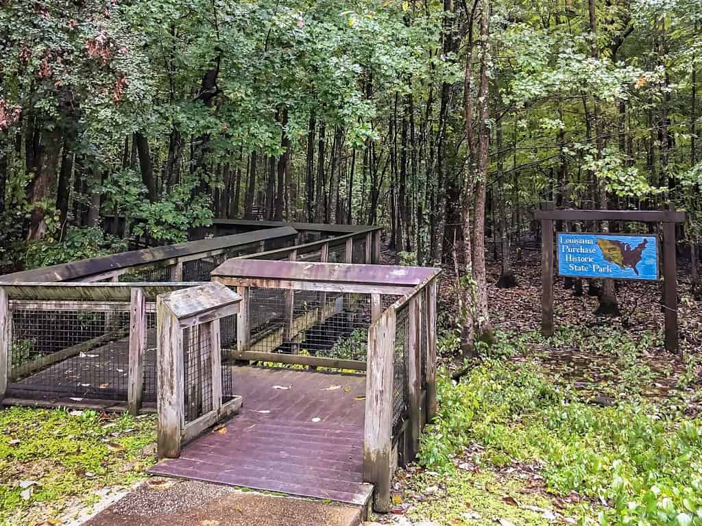 Ingresso al Louisiana Purchase Historic State Park, il punto da cui hanno avuto origine tutti i rilevamenti delle proprietà acquisite tramite l'acquisto della Louisiana del 1803, vicino a Holy Grove, Arkansas.