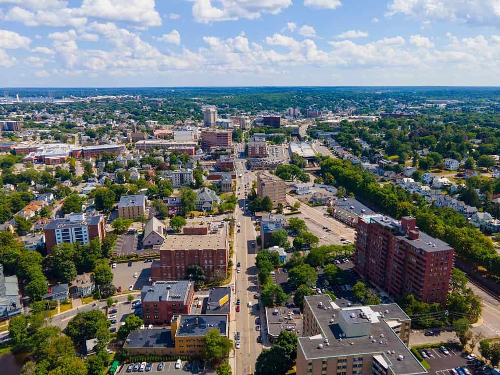 Vista aerea del paesaggio storico della città di Quincy su Hancock Street a Quincy, Massachusetts, MA, Stati Uniti.