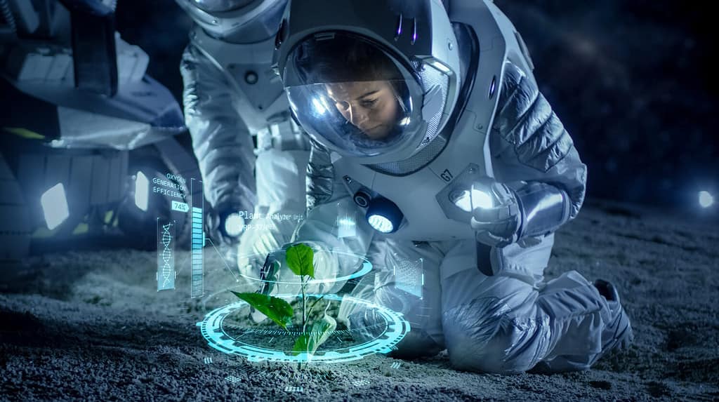 Due astronauti analizzano la vita vegetale trovata sul pianeta alieno.  Le infografiche mostrano dati animati sulla generazione di ossigeno, sul DNA e sulla struttura molecolare.  Progresso tecnologico ed esplorazione dello spazio.