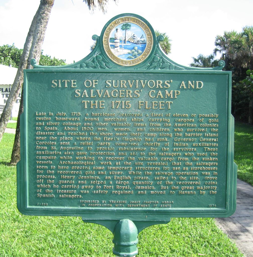 Indicatore storico che designa il sito del campo dei sopravvissuti e dei salvatori - flotta 1715 e si trova vicino a 13180 North A1A, Orchid Island, Florida.