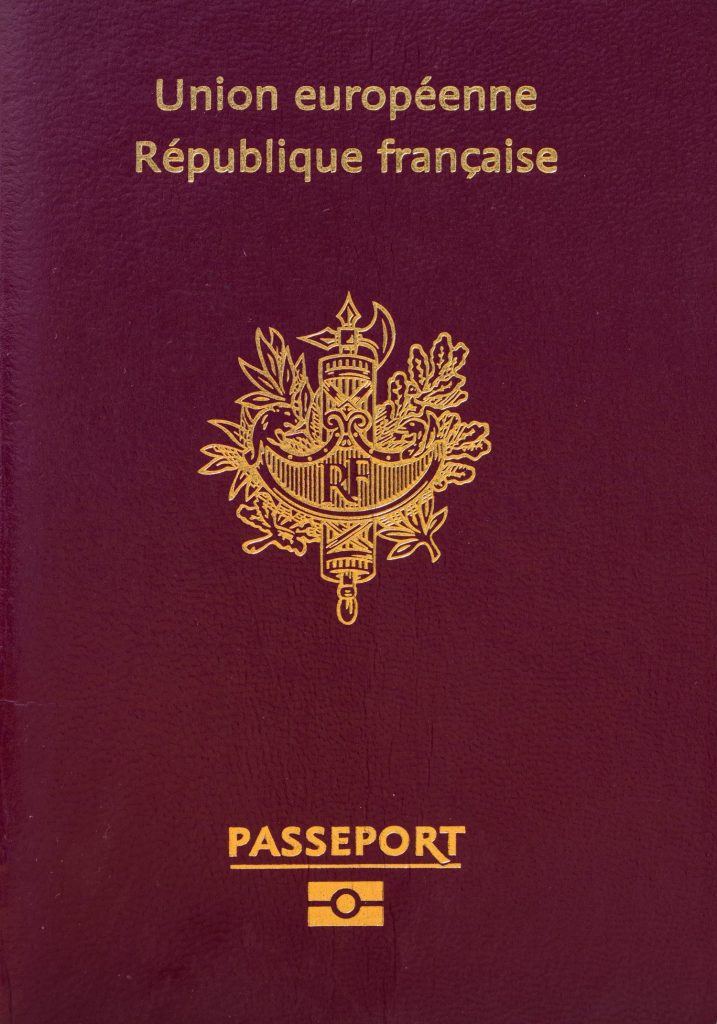 Un passaporto ufficiale della Francia