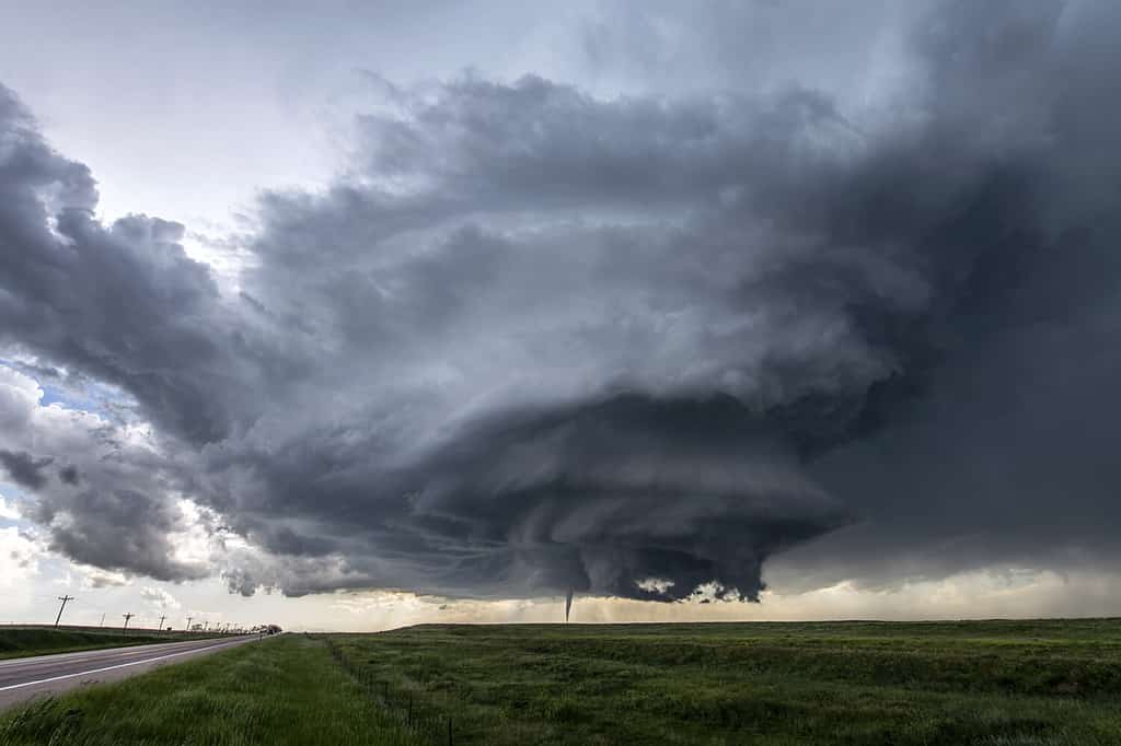 Bellissima supercella e tornado nelle Grandi Pianure