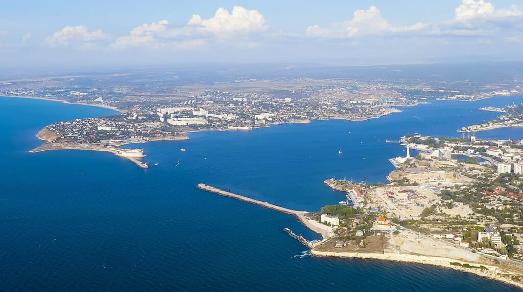 Sebastopoli, Crimea. Ingresso alla baia di Konstantinovskaya. Vista panoramica della città, Vista aerea