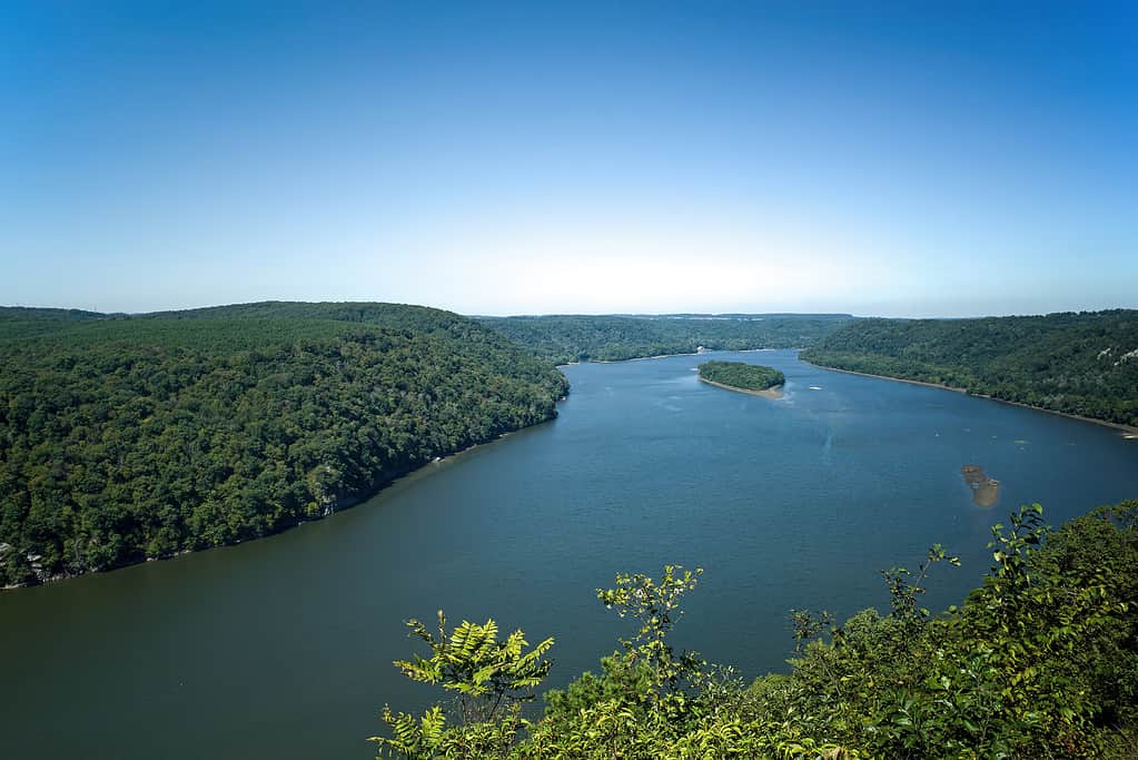 Il fiume Susquehanna in Pennsylvania, USA, in una giornata autunnale estiva.