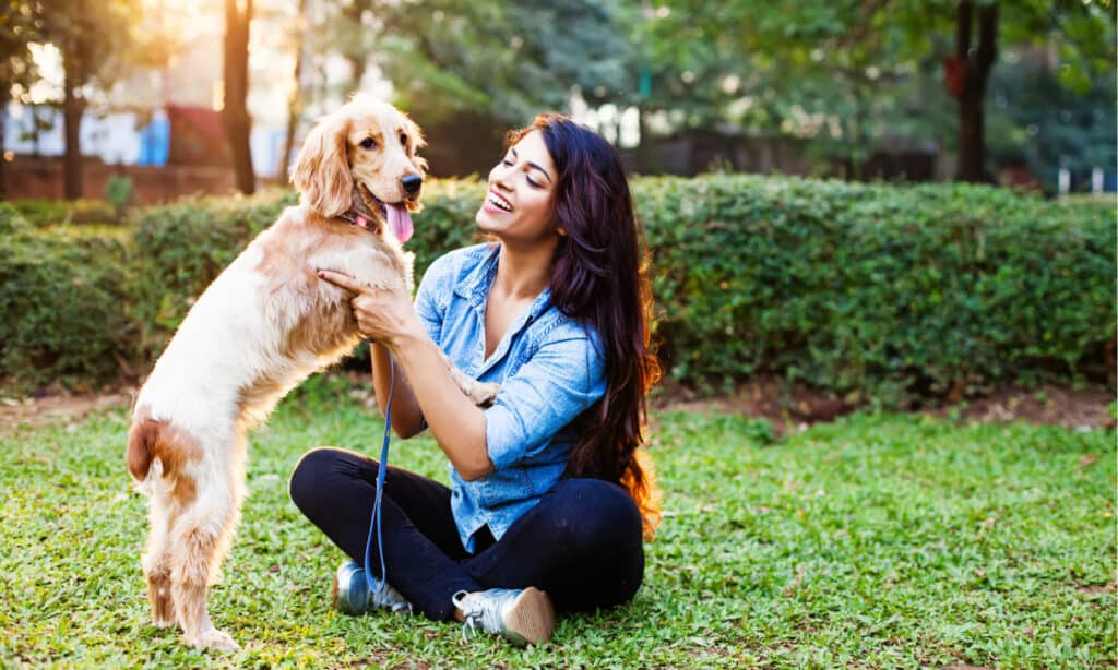 Donna con cane