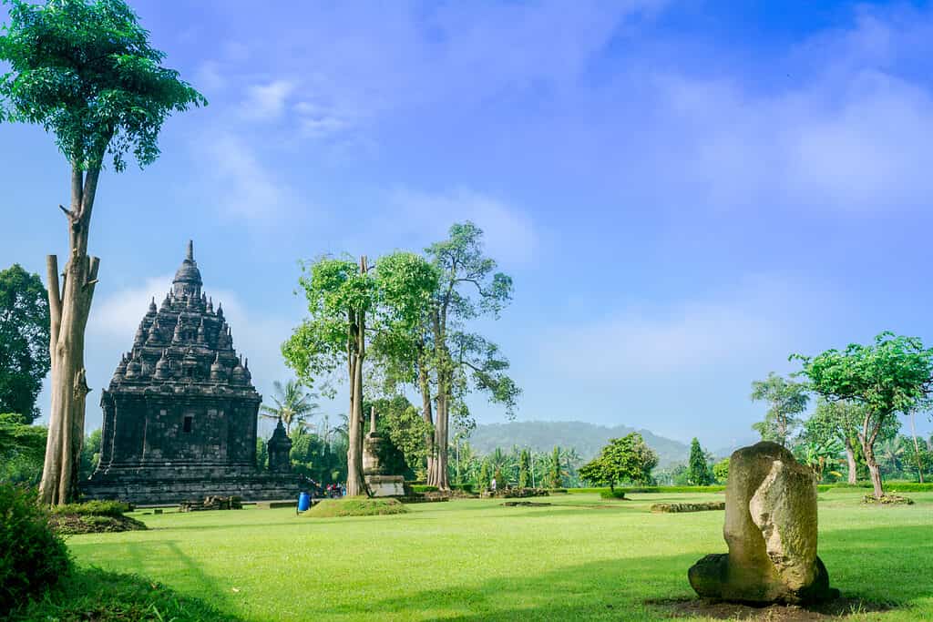 Bellissima vista del tempio buddista Sojiwan a Giava Centrale in Indonesia