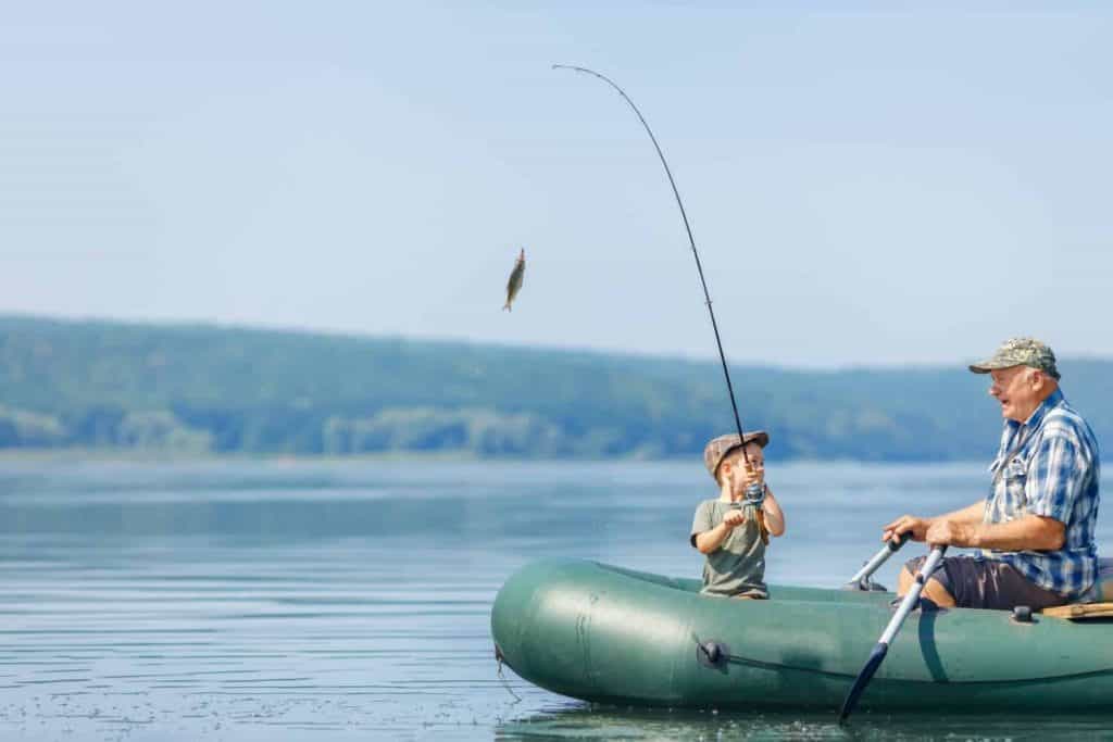 tipologie di imbarcazioni per laghi