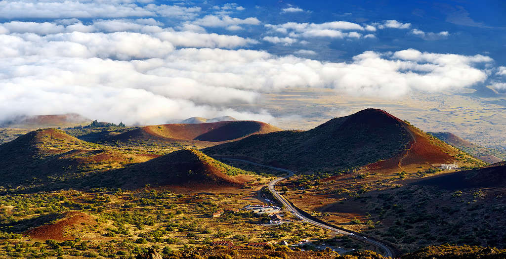 Vista mozzafiato del vulcano Mauna Loa sulla Big Island delle Hawaii